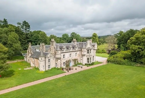 A picture of The 'Wardhill Castle' that Kit Harrington's wife owns.